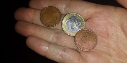 hand-met-geld
