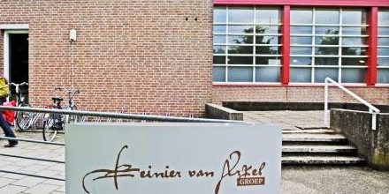 VUGHT-ZWEMSCHOOL-ONTUCHT