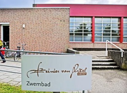 VUGHT-ZWEMSCHOOL-ONTUCHT